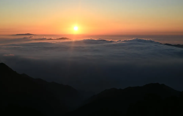 黃山兩天一夜旅遊攻略｜日出·日落·雲海，迎客松·光明頂·西海大峽谷全記錄